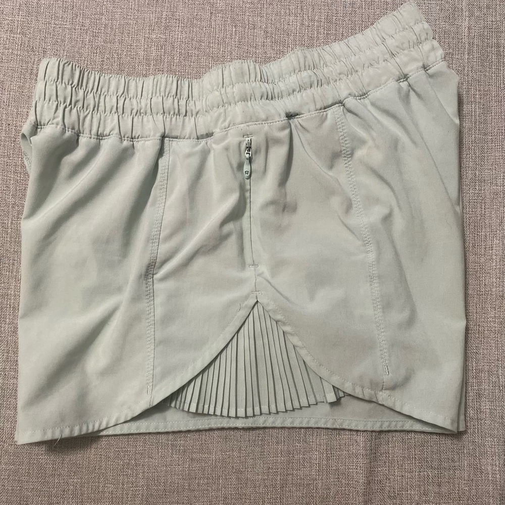 Lululemon play off the pleats shorts. Mint breeze. Sz 4.